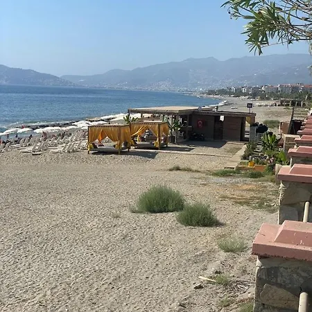 2+1 Denize 100 Mt Alanya